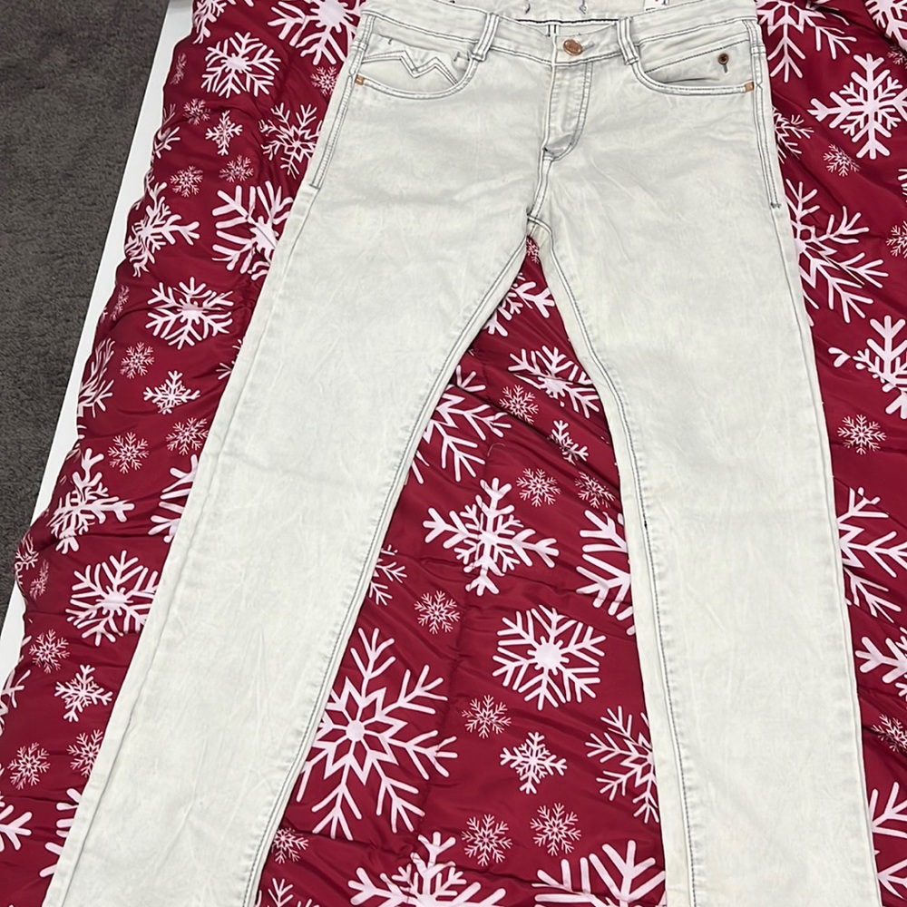 White jeans